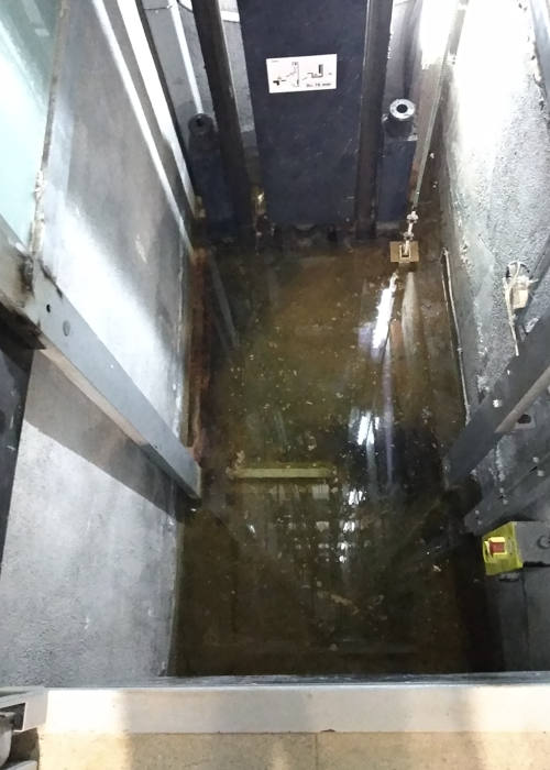 Limpieza de foso de ascensor inundado en Granollers