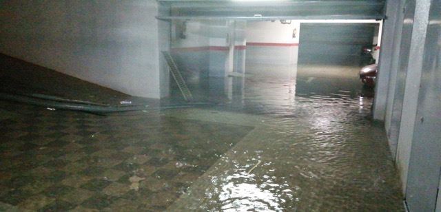 limpieza de recintos inundados en Barcelona parking inundado 1