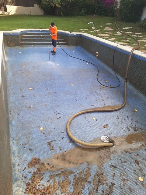 limpieza de piscina en Mataró