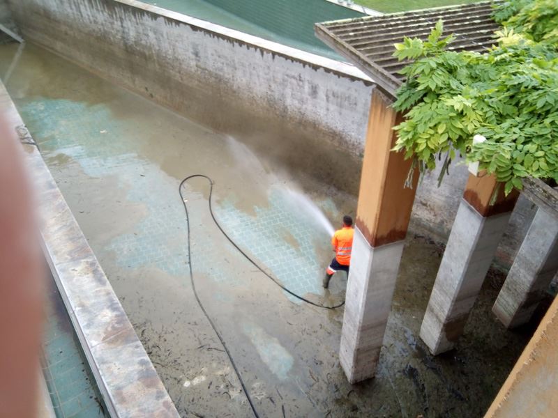 limpieza de balsa con agua a presión en Barcelona